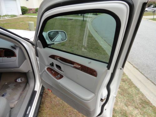 2002 Lincoln Town Car Signature Sedan 4-Door 4.6L, image 15