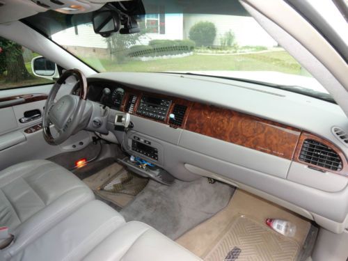 2002 Lincoln Town Car Signature Sedan 4-Door 4.6L, image 16