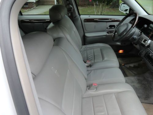 2002 Lincoln Town Car Signature Sedan 4-Door 4.6L, image 19