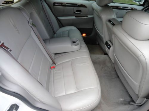 2002 Lincoln Town Car Signature Sedan 4-Door 4.6L, image 20