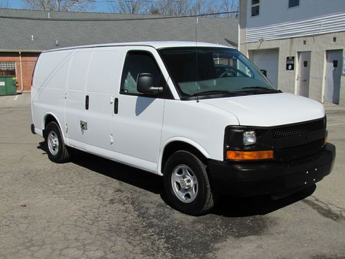 Chevrolet express g1500 cargo van!!! great work truck, autocheck report.