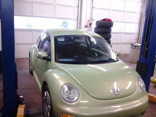 2004 volkswagen beetle gl hatchback 2-door 2.0l