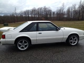 1993 ford mustang lx hatchback 2-door 5.0l