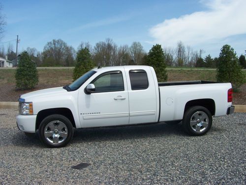 2009 chevrolet silverado 1500 ltz very clean!!