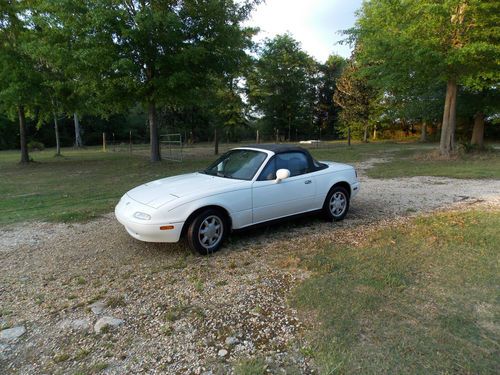 1993 mazda miata base convertible 2-door 1.6l