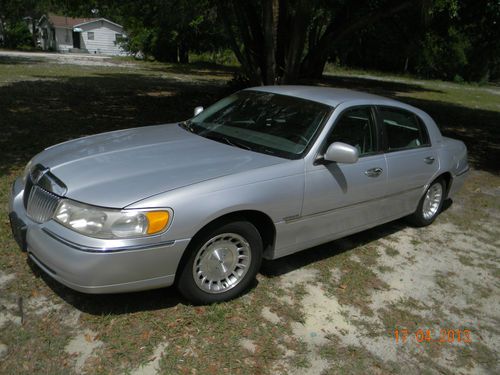 1998 lincoln town car signature sedan 4-door 4.6l