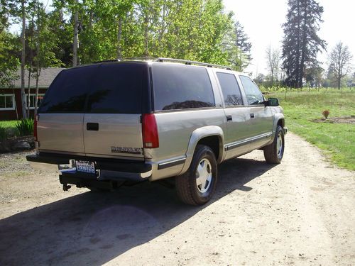 1999 Chevrolet Suburban LS 1500 4WD,Loaded,Rust Free,Very Clean., image 6