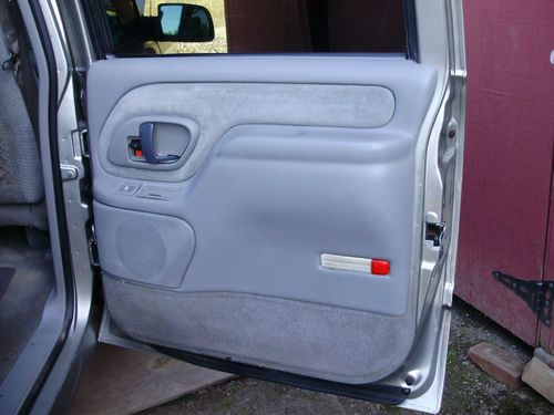 1999 Chevrolet Suburban LS 1500 4WD,Loaded,Rust Free,Very Clean., image 15