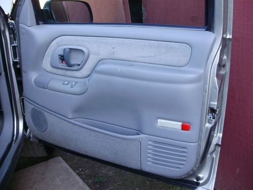 1999 Chevrolet Suburban LS 1500 4WD,Loaded,Rust Free,Very Clean., image 16