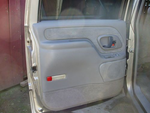 1999 Chevrolet Suburban LS 1500 4WD,Loaded,Rust Free,Very Clean., image 17