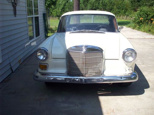 1967 mercedes 200 manuel shift 4 speed gas