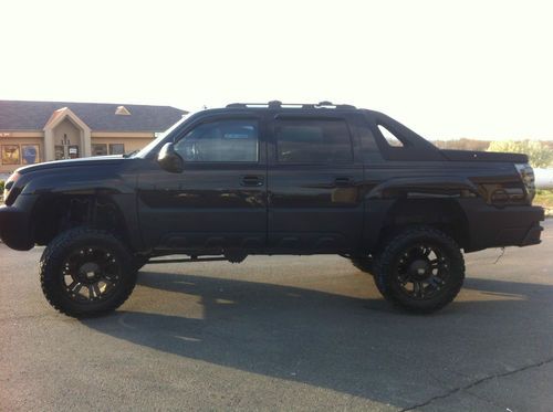 2002 chevrolet avalanche 2500hd black on black on 20's - 496 bb motor 8.1l