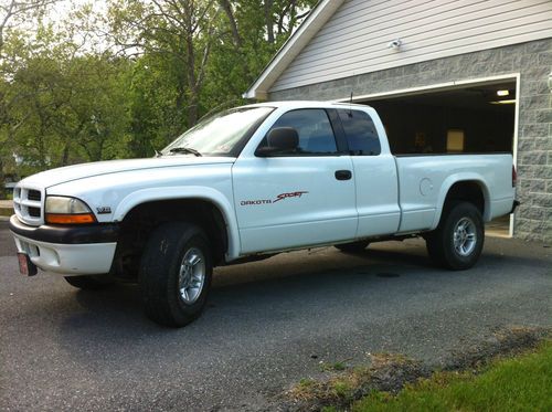 Dodge dakota 1500 sport extended cab pickup 2-door 5.2l 4wd