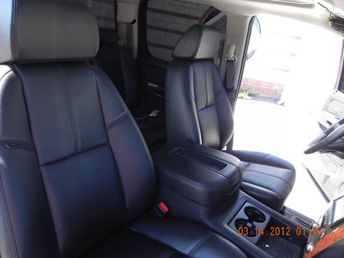 Up For Sale 2008 Chevy Silverado 2500 HD Duramax Crew Cab w/ Very Low Miles, image 8