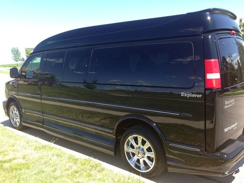 9 passenger,totally blacked out w/ ground effects, all black leather interior., image 3