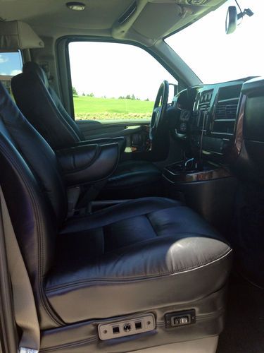 9 passenger,totally blacked out w/ ground effects, all black leather interior., image 5