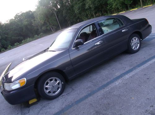 1998 Lincoln Town Car Signature Sedan 4-Door 4.6L, image 3