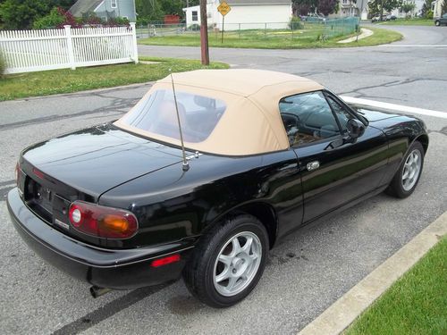 1994 Mazda Miata M Edition Convertible 2-Door 1.8L, image 2
