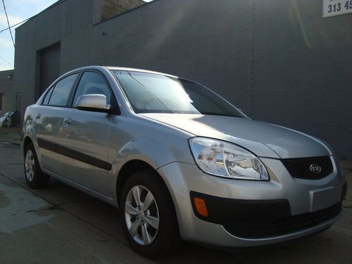 2009 kia rio 4door great on gas low low miles only 5640 super clean