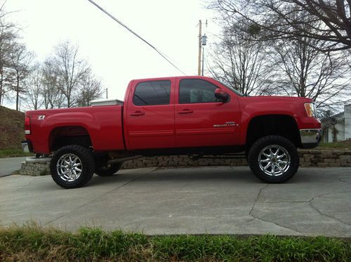 2008 2500 hd crew cab 6 inch lift 35x12.50x20 tires and wheels