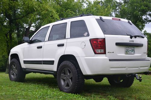 2005 jeep grand cherokee loaded (lift kit, custom leather interior, etc.)