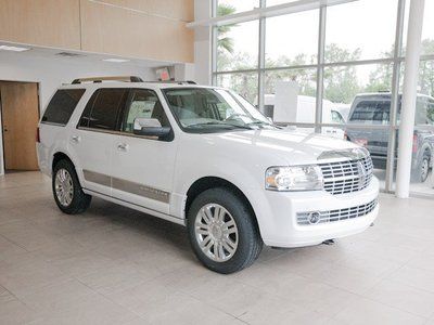 New suv 5.4l nav cd 4x4 5.4l sohc 24-valve v8 ffv engine  (std)