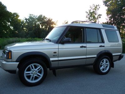 7 passenger, dual roof's, rear air, priced right, very sharp discovery