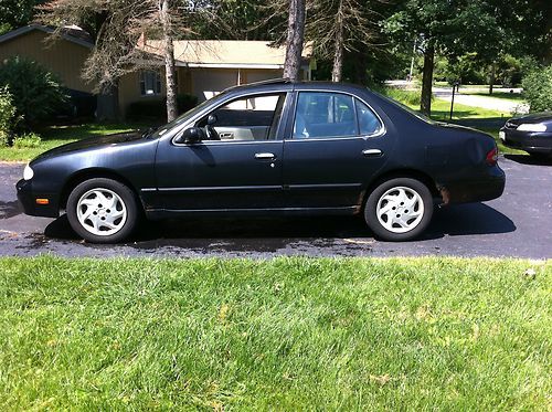 1995 nissan altima gxe sedan 4-door 2.4l