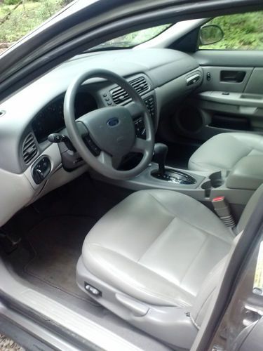 2005 ford taurus se less than 32,000 original miles dark gray