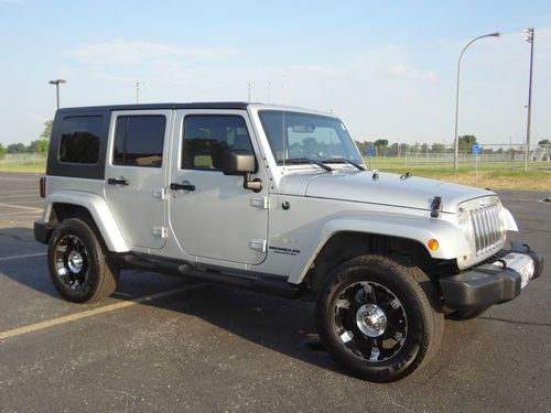 2010 jeep wrangler unlimited sahara 4x4