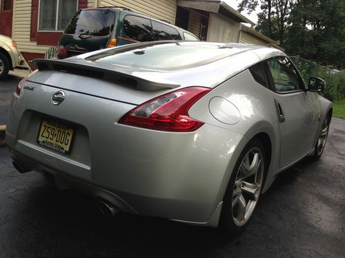 2010 nissan 370z sports package auto 28k miles like new