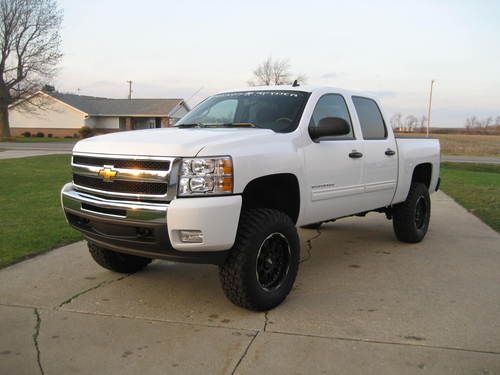 2011 chevrolet silverado 1500 4 dr crew cab 4x4 - 5.3l v8 - 3" bds lift - nice