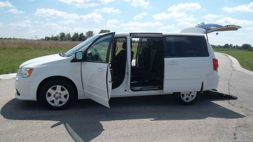 2012 dodge grand caravan se wheelchair/handicap rear entry ramp van
