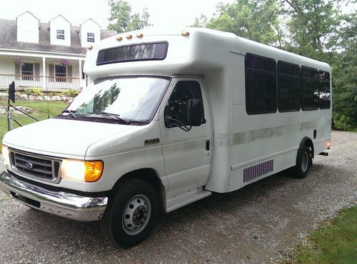 2006 ford e-450 super duty base cutaway van 2-door 6.0l