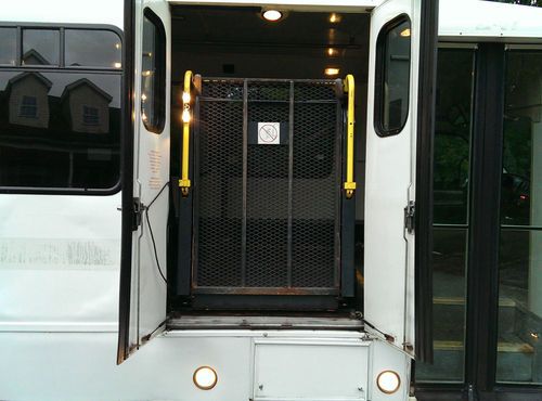 2006 Ford E-450 Super Duty Base Cutaway Van 2-Door 6.0L, US $9,800.00, image 5