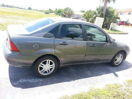 2003 ford focus se sedan 4-door 2.0l