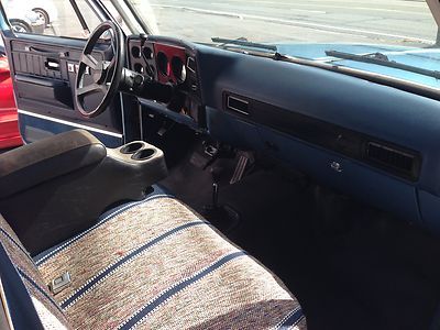 Restored 1980 chevrolet suburban k20, 4x4, dvd, navigation, keyless entry