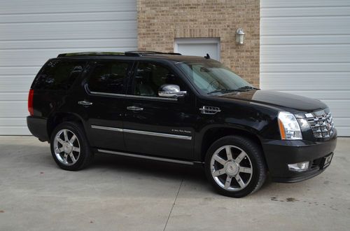 2010 cadillac escalade luxury awd ** low miles**