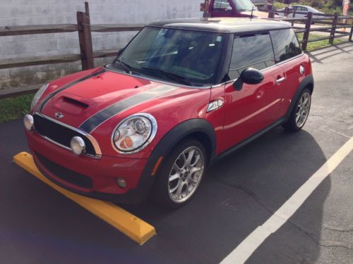 2007 mini cooper s (fully loaded, premium sound, excellent condition!)