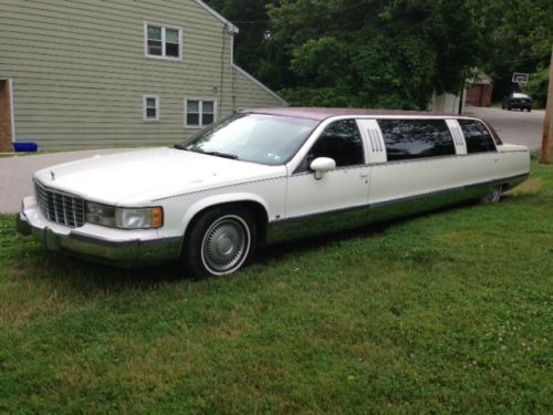 1994 cadillac fleetwood limo sedan 4-door 5.7l