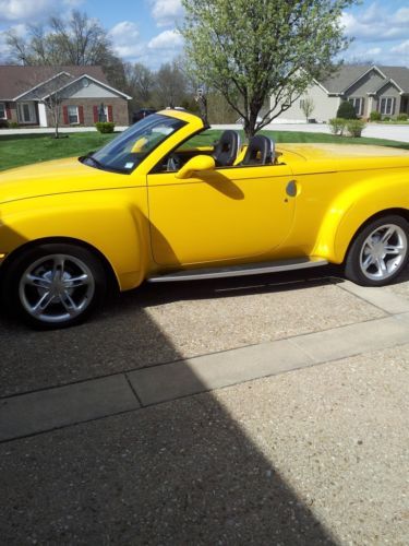 2003 chevrolet ssr base convertible 2-door 5.3l