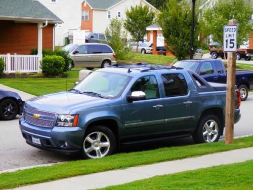 2011 chevrolet avalanche ltz, 4x4, nav, dvd,sunroof, one owner, mint condition