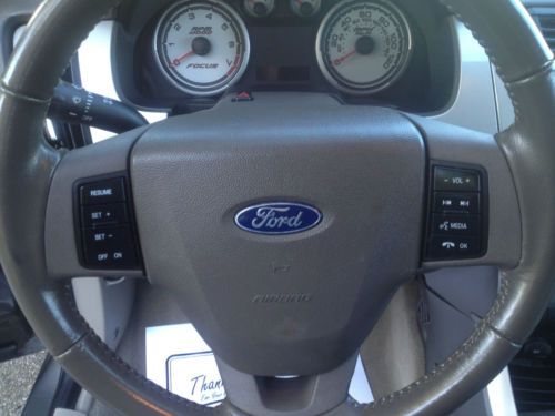 2009 Ford Focus SEL Sedan 4-Door 2.0L, image 3