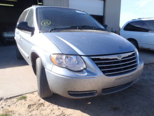 2005 chrysler town &amp; country scrach &amp; dent sale,  ( runs great )