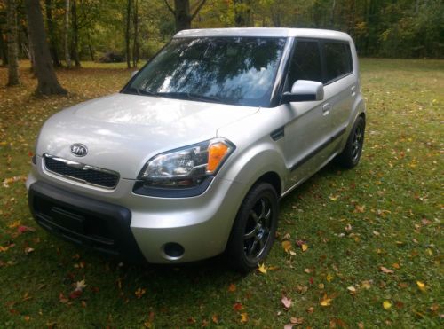 2010 kia soul plus hatchback 4-door 2.0l