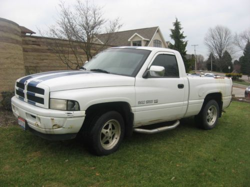 1997 dodge ram 1500 sst standard cab pickup 2-door 5.9l