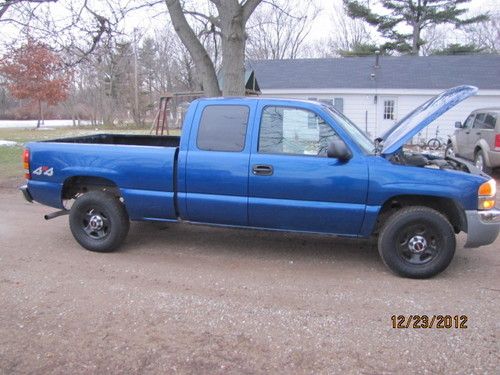 2004 gmc sierra  extended cab four door 4x4