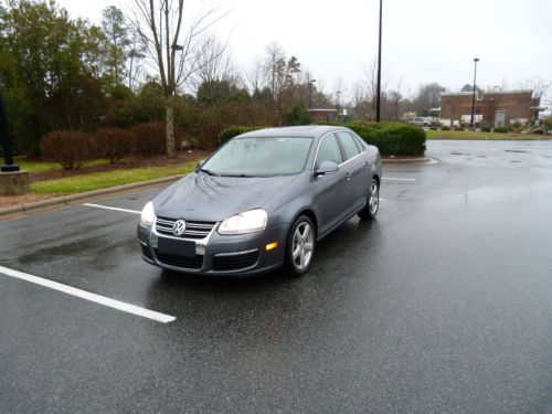 2010 vw jetta tdi,auto,black leather,one owner,ice cold air,34k miles only!!!