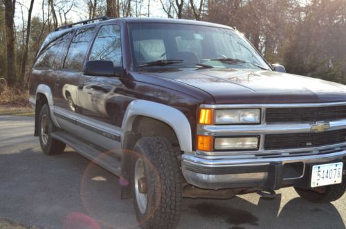 1994 suburbon 3\4 ton 4by4 diesel, image 2