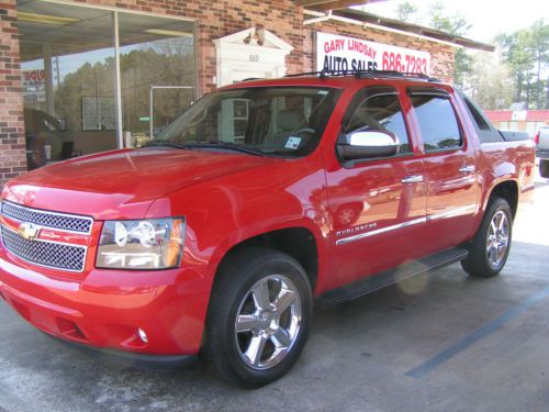 2011 chevrolet avalanche ltz crew cab 4wd , nav , heat / ac seats